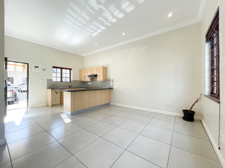 To Let 2 Bedroom Property for Rent in Wynberg Upper Western Cape